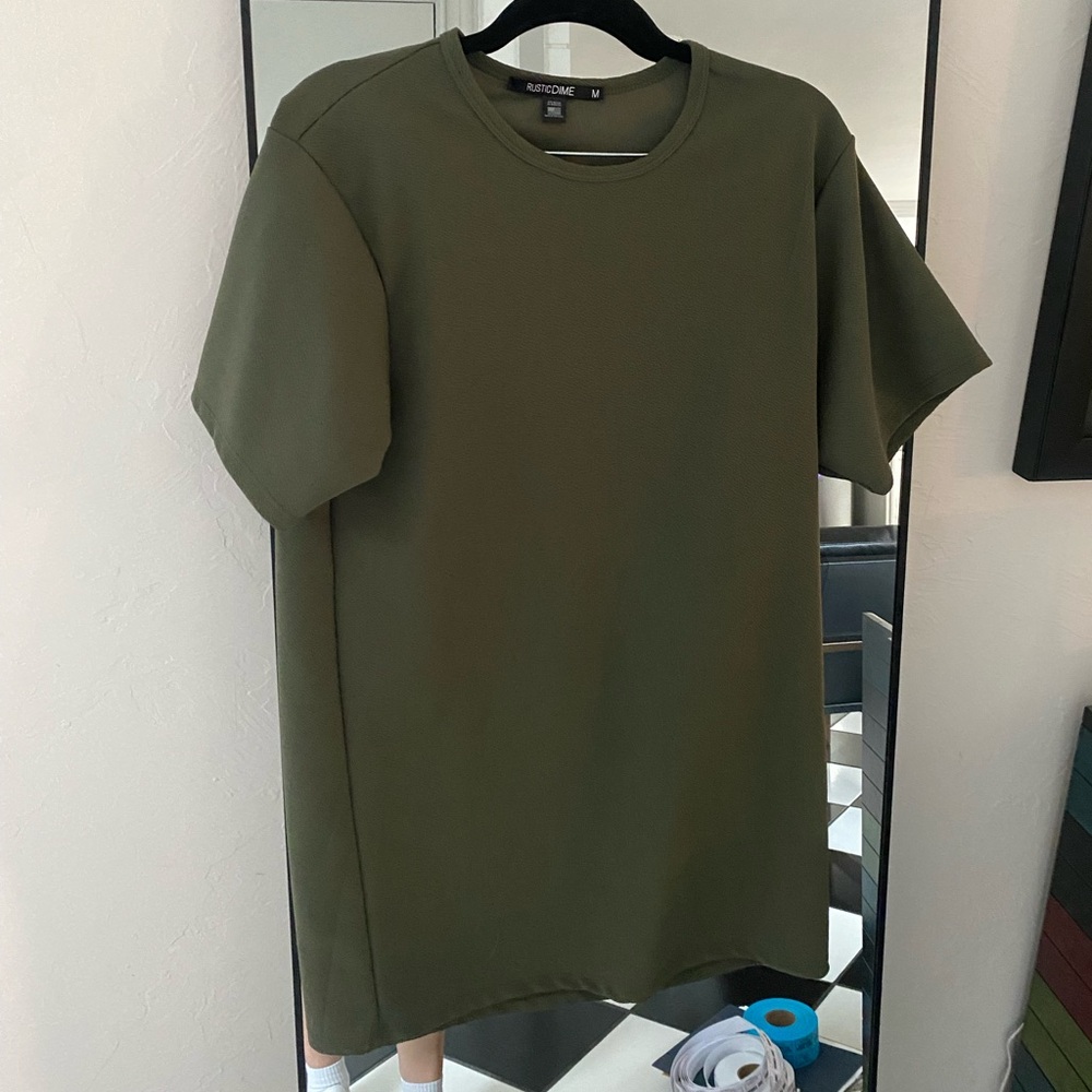 Men’s green top size medium
